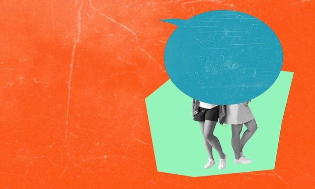 Design créatif Deux filles sont couvertes d'une bulle géante symbolisant la communication