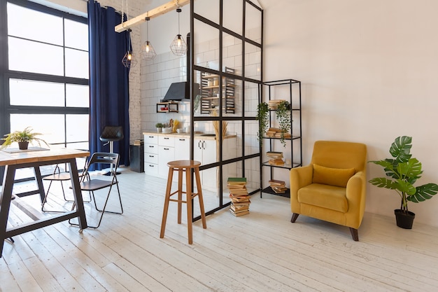 Design moderne de luxe d'un petit studio confortable de style scandinave
