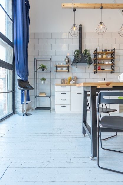 Design moderne de luxe d'un petit studio confortable de style scandinave