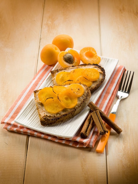 Dessert abricot à la cannelle