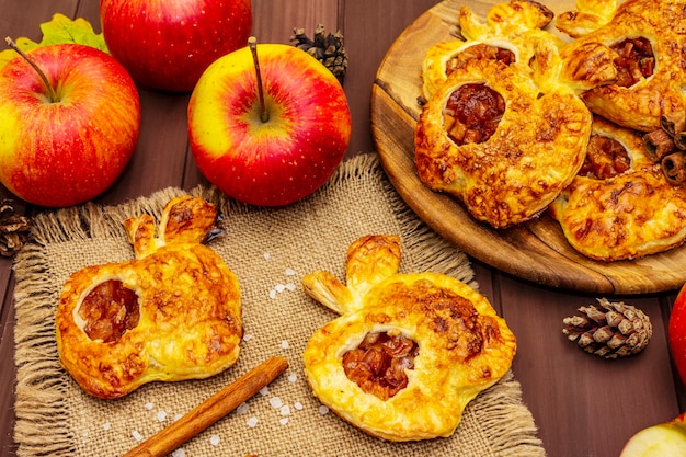 Dessert aux pommes délicieux fait maison