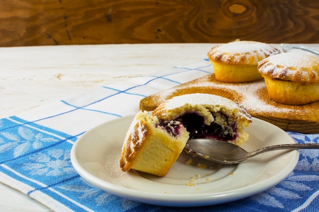 Dessert Confiture sur la plaque blanche