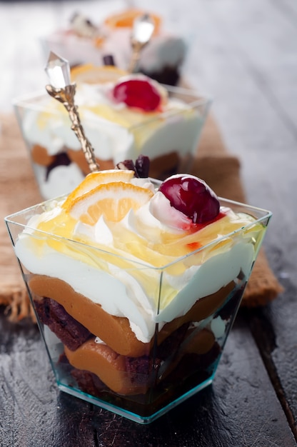 dessert à la crème dans un verre