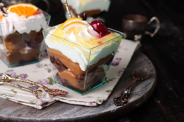 Dessert à la crème dans un verre