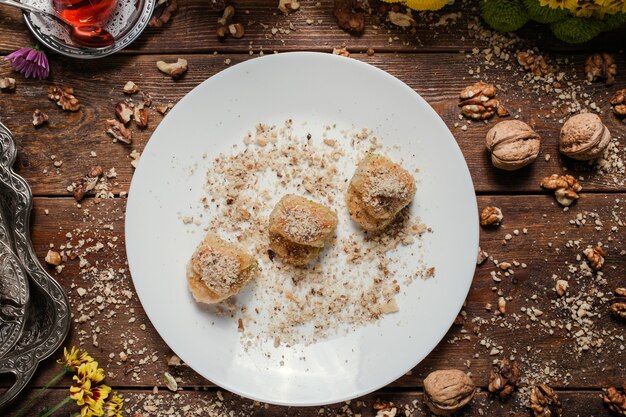 Photo dessert oriental traditionnel de baklava. concept de fond de cuisine turque douce