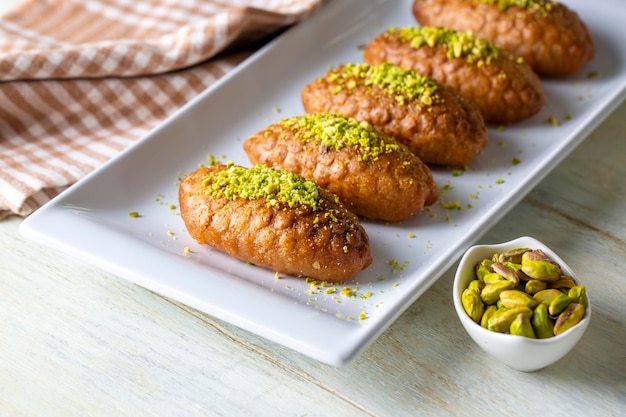 Dessert sorbet traditionnel turc ; Kalburabasti