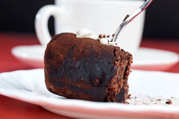 Dessert sucré au cacao et fromage à la crème