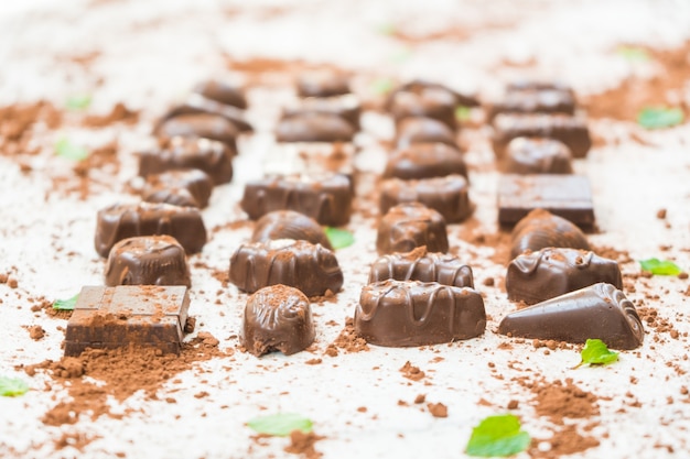 Dessert sucré avec du chocolat noir