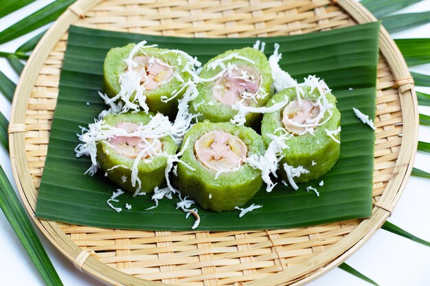 Dessert thaïlandais Riz gluant cuit à la vapeur avec banane