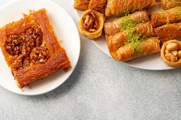 Dessert turc de baklava au miel, photo en gros