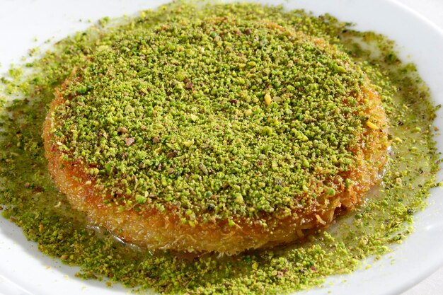 Dessert turc traditionnel kunefe kanafeh