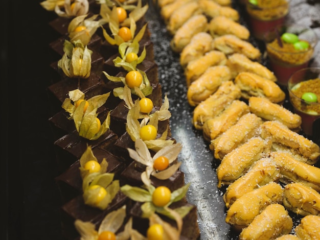 Desserts au buffet dans un restaurant