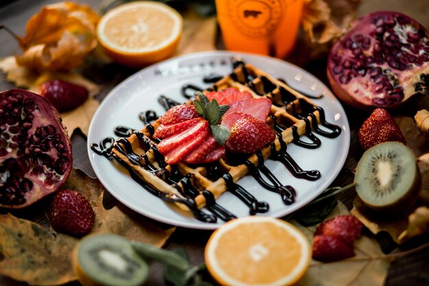 Photo les desserts crémeux sont appréciés pour leur richesse de texture et leur saveur indulgente.