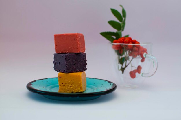 Desserts Crus Colorés Sans Gluten, Sucre Et Farine Sur Fond Rose. Bonbons Végétaliens Crus Sans Lactose.