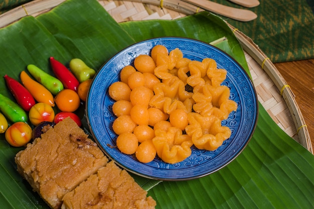 Les desserts thaïlandais incluent Thongyib Thongyod