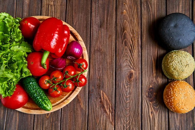 De dessus le coup de petits pains et légumes