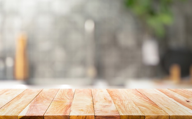 Dessus De Table En Bois Sur Fond De Comptoir De Cuisine Flou.pour L'affichage Du Produit De Montage Ou La Disposition Visuelle Clé De Conception.