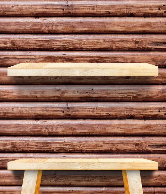 Dessus de table en bois vide au mur de bois rond rouge brun