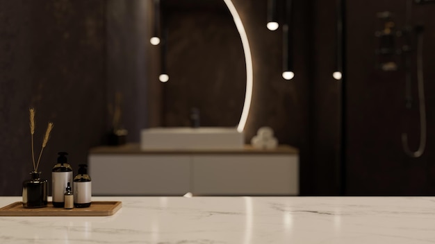 Dessus de table en marbre blanc avec ensemble d'accessoires de bain et espace de copie sur une salle de bains de luxe moderne floue