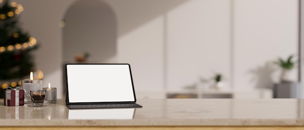 Dessus de table en marbre avec maquette de tablette et espace de copie sur un salon flou avec arbre de Noël