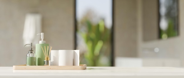 Dessus de table de salle de bain avec ensemble d'accessoires de salle de bain et espace de copie contre une salle de bain à l'élégance floue