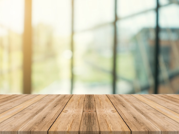 Dessus de table vide de planche de bois sur fond flou