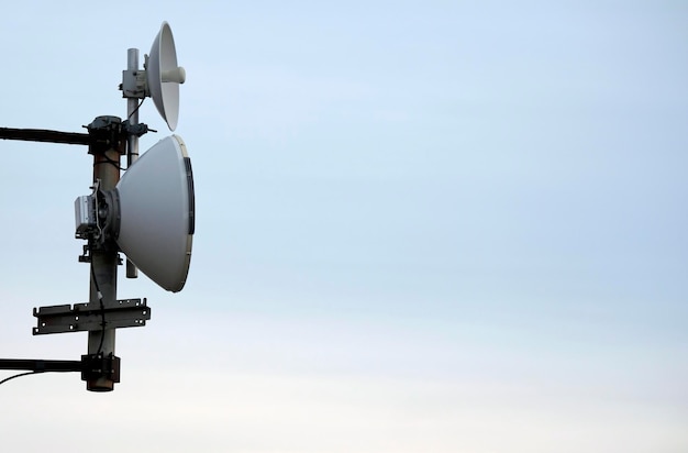 Photo détail d'une antenne contre le ciel