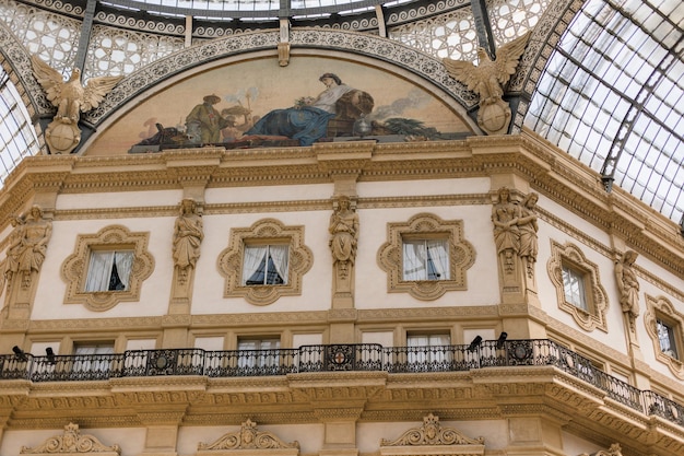 Détail architectural de la Galleria Vittorio Emanuele II dans la ville de Milan, la plus ancienne galerie marchande active d'Italie et un point de repère majeur situé sur la Piazza del Duomo