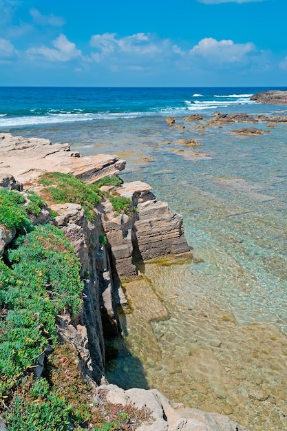 Détail de la côte rocheuse d'Is Arutas lors d'une journée ensoleillée