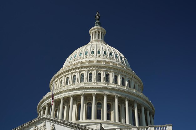 Détail du Capitole de Washington DC sur le fond de ciel bleu profond