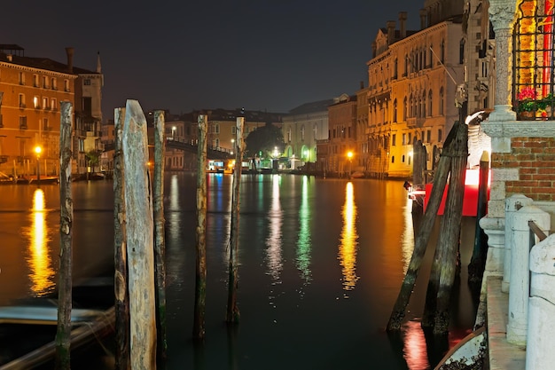 Détail du Grand Canal de Venise de nuit