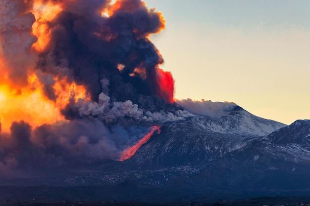 Photo détail du volcan etna en éruption