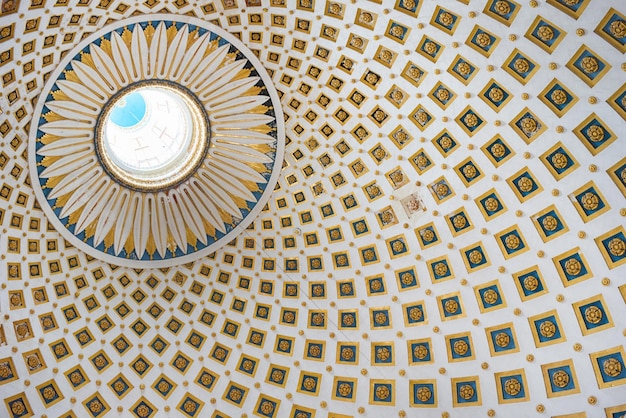 Détail intérieur du dôme de la Rotonde de Mosta Église de l'Assomption de Notre-Dame de Malte Le dôme est le troisième plus grand dôme non soutenu au monde