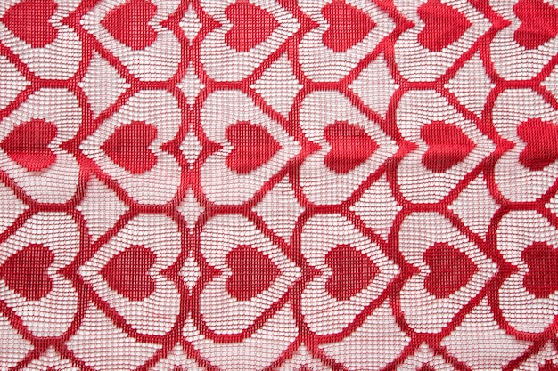 Détail de la nappe coeurs rouges sur fond blanc