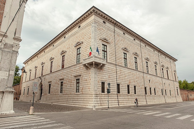 Détail de Palazzo dei Diamanti, un bâtiment historique célèbre à Ferrare en Italie