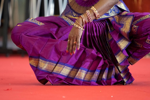 Photo détail de pied de danse traditionnelle de l'inde