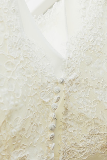 Détail de la robe de mariée blanche