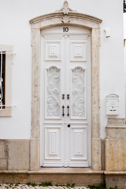 Détail typique de porte d'architecture des bâtiments portugais