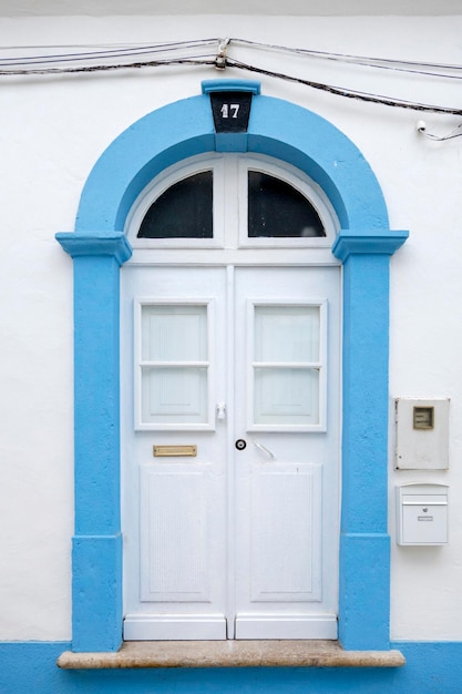 Détail typique de porte d'architecture des bâtiments portugais