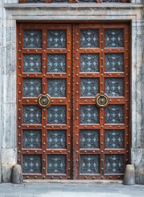 Détail d'une vieille porte en bois