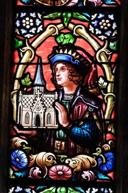 Détail d'un vitrail dans la cathédrale médiévale Saint Gervais Saint Protais de Lectoure,