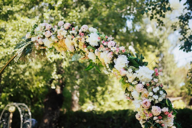 Détails de l'arc de mariage rond