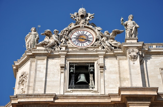 Détails architecturaux de la basilique San Pietro du Vatican