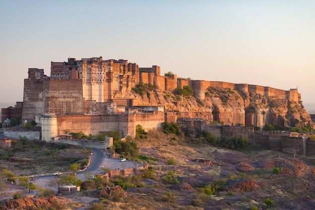 Détails du fort de Jodhpur au coucher du soleil.