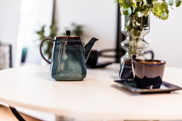 Détails du tableau dans un salon dans un appartement moderne à louer