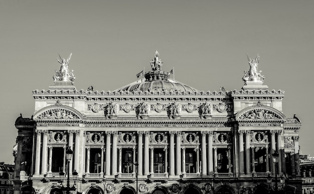 Les détails en noir et blanc du Palais Garnier Opéra Paris