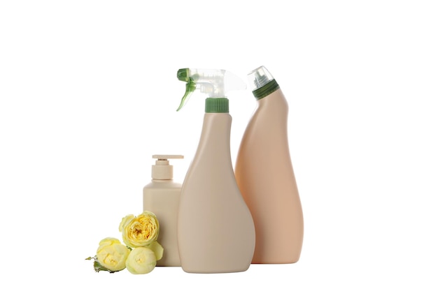 Détergents PNG avec pinceaux et fleurs isolés sur fond blanc