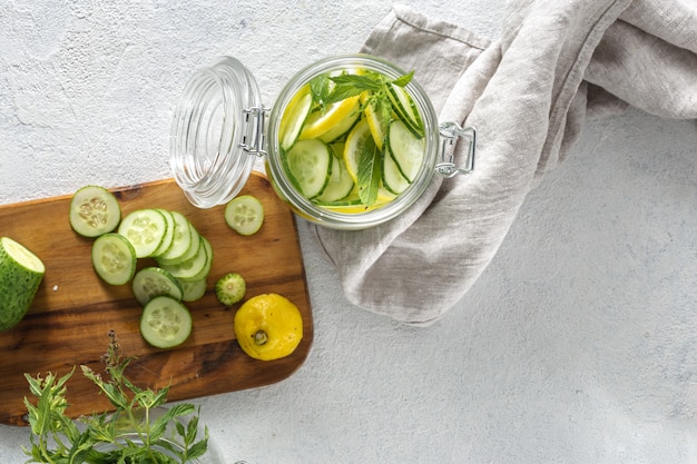 Detox eau de concombre au citron