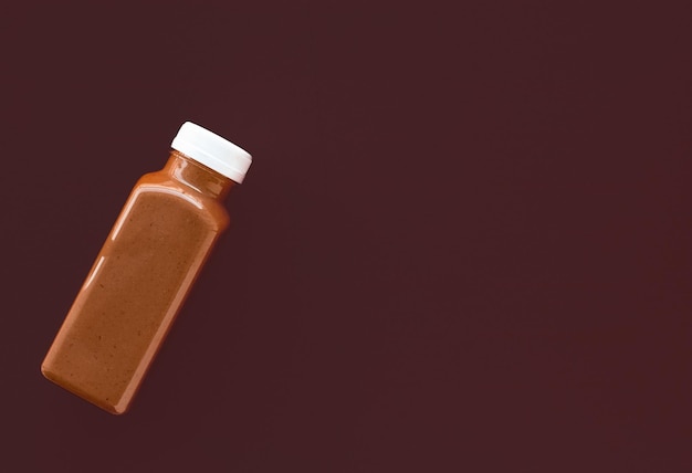 Detox superfood smoothie bouteille de chocolat pour la perte de poids nettoyer sur fond marron design plat pour le blog d'experts en alimentation et nutrition