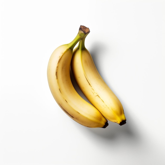 Deux bananes sont assises sur un fond blanc avec le mot banane sur le dessus.
